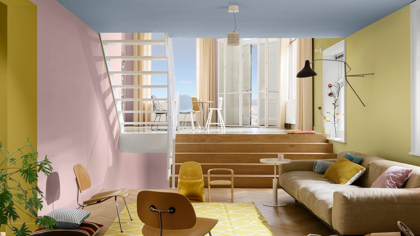 Open kamer in roze, blauw en geel