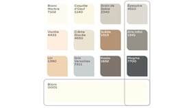 Avec le blanc assorti ou une teinte neutre