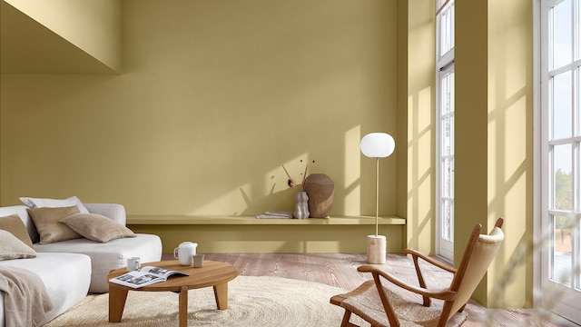 Living room with straw-colored walls