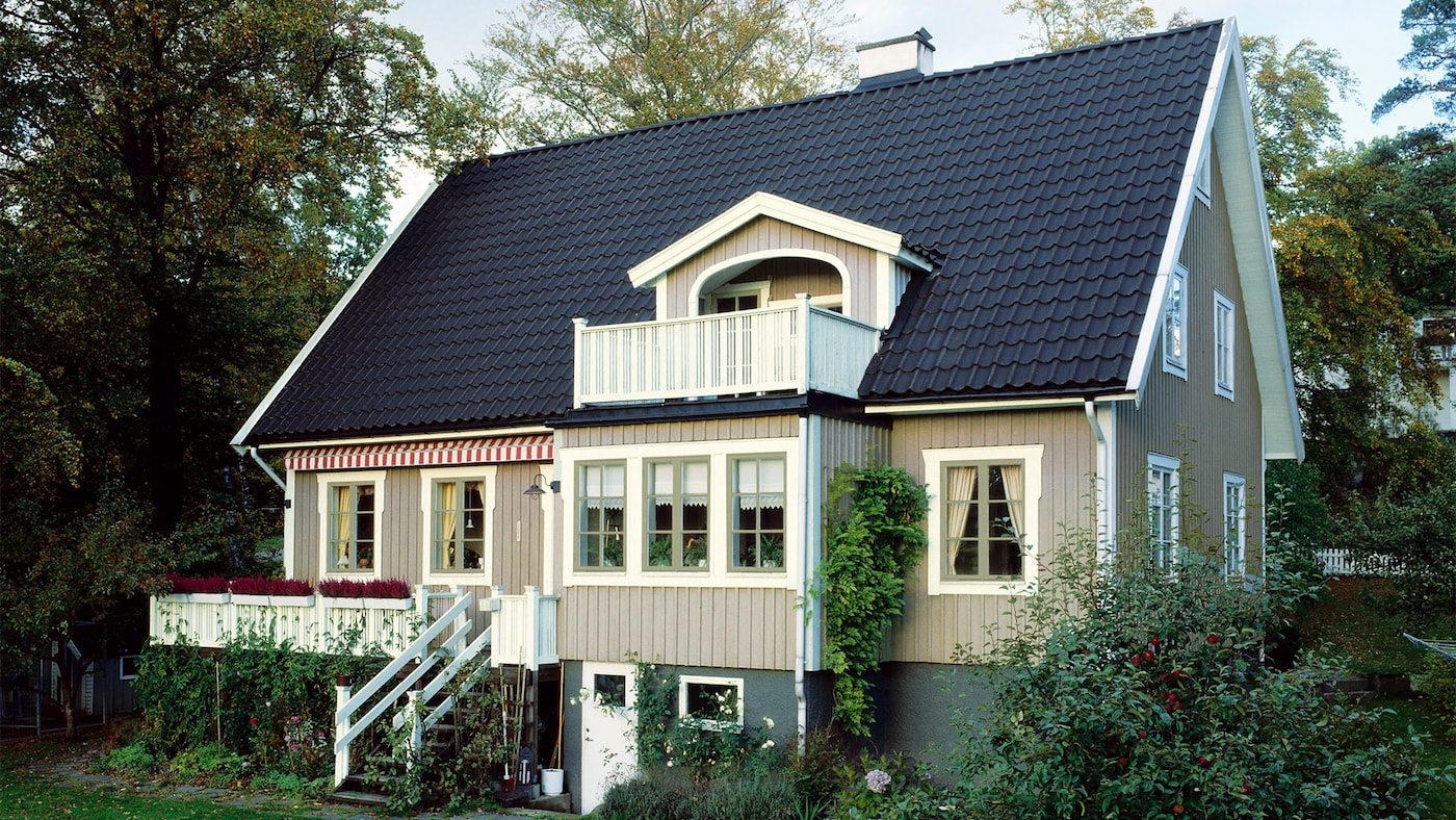 Lysegrå facademaling Facaden herover er malet i farven Dusky Sarcelles. 