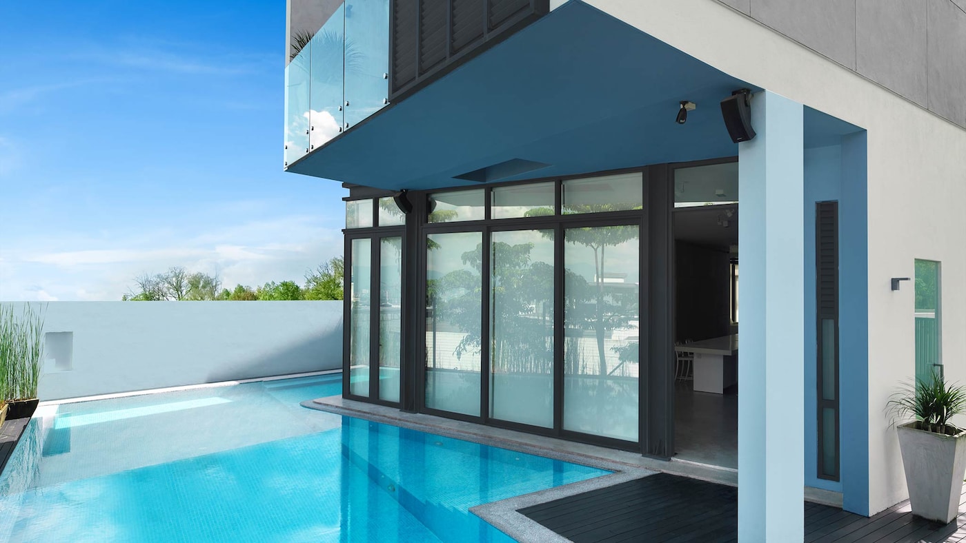 Pudsfacade i blå og beige farve