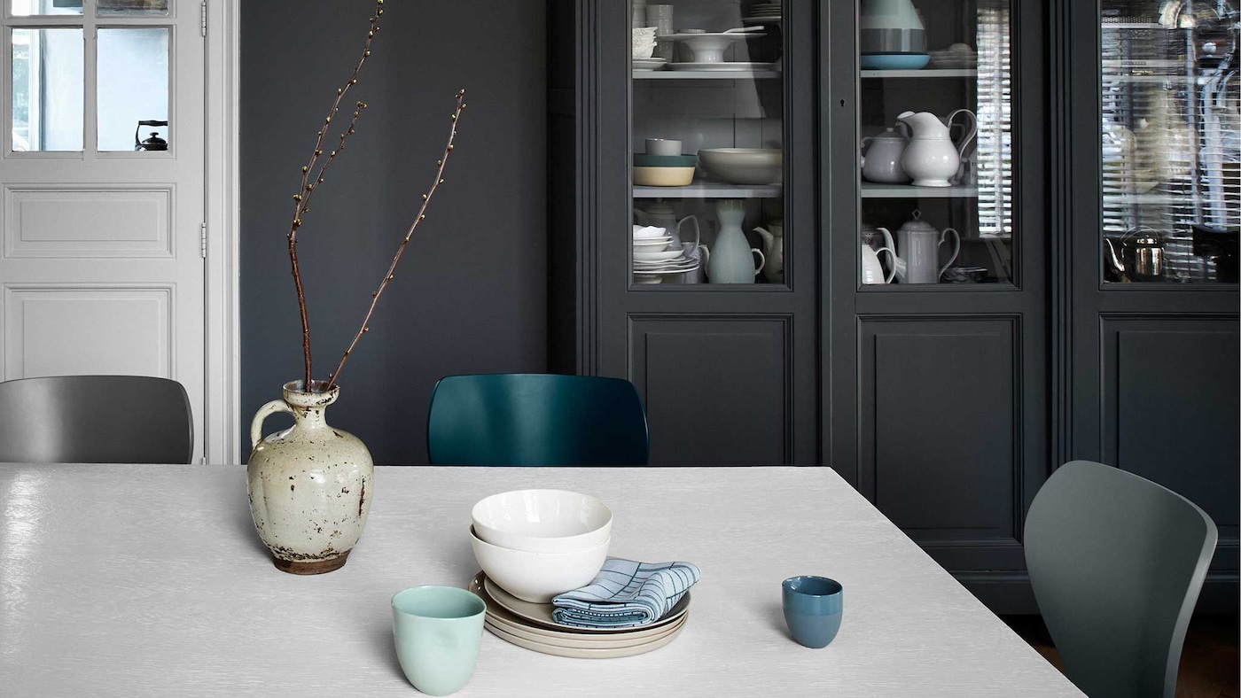 Mørk grå farge på kjøkkenet