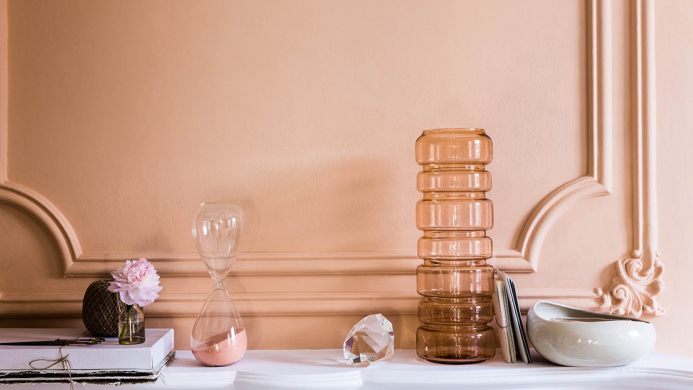 Lyserødt eller rosa, som inneholder hint av jordbrune eller bærfargede sjatteringer, er mer mye mer behagelig for øyet, og ser ofte mer sofistikert ut.