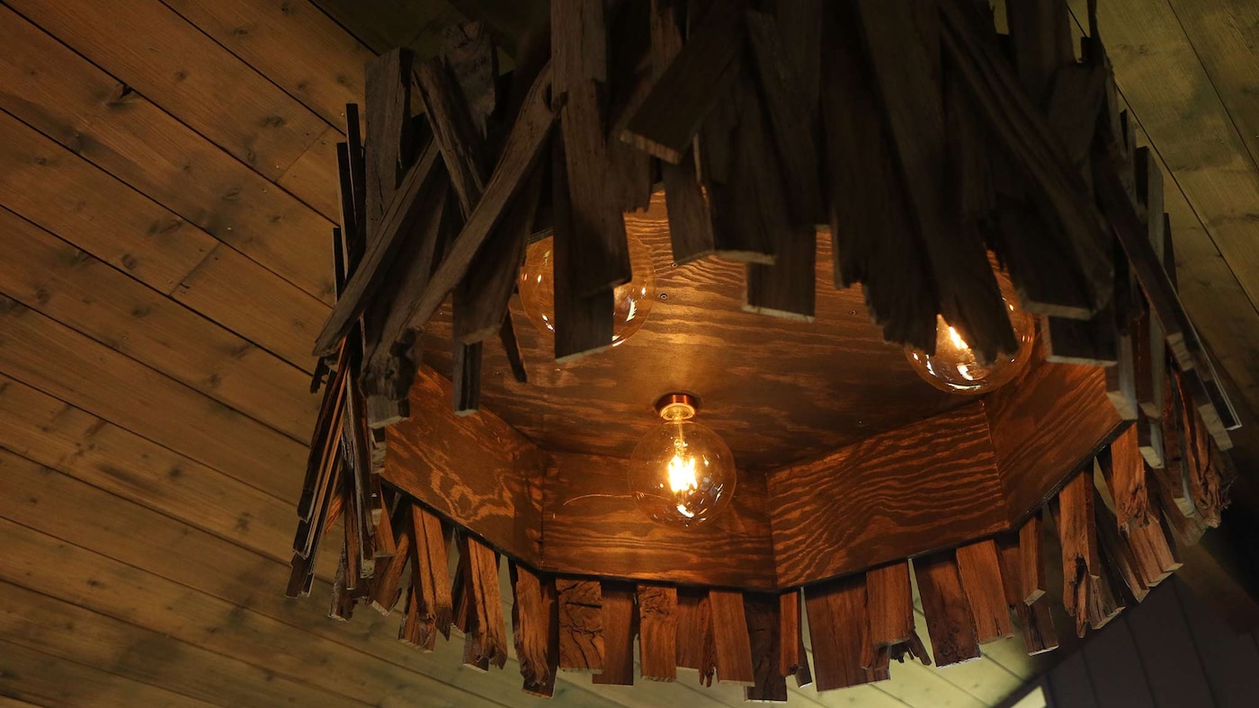 Eventyrlig Oppussing Ål gråbeiset tak og rekved lampe