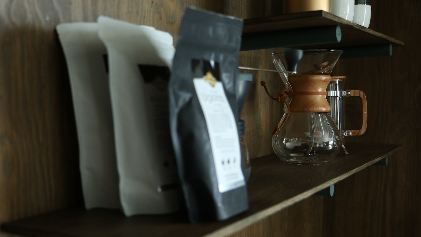 Eventyrlig Oppussing hytte på Lifjell med mørkbeiset kryssfiner