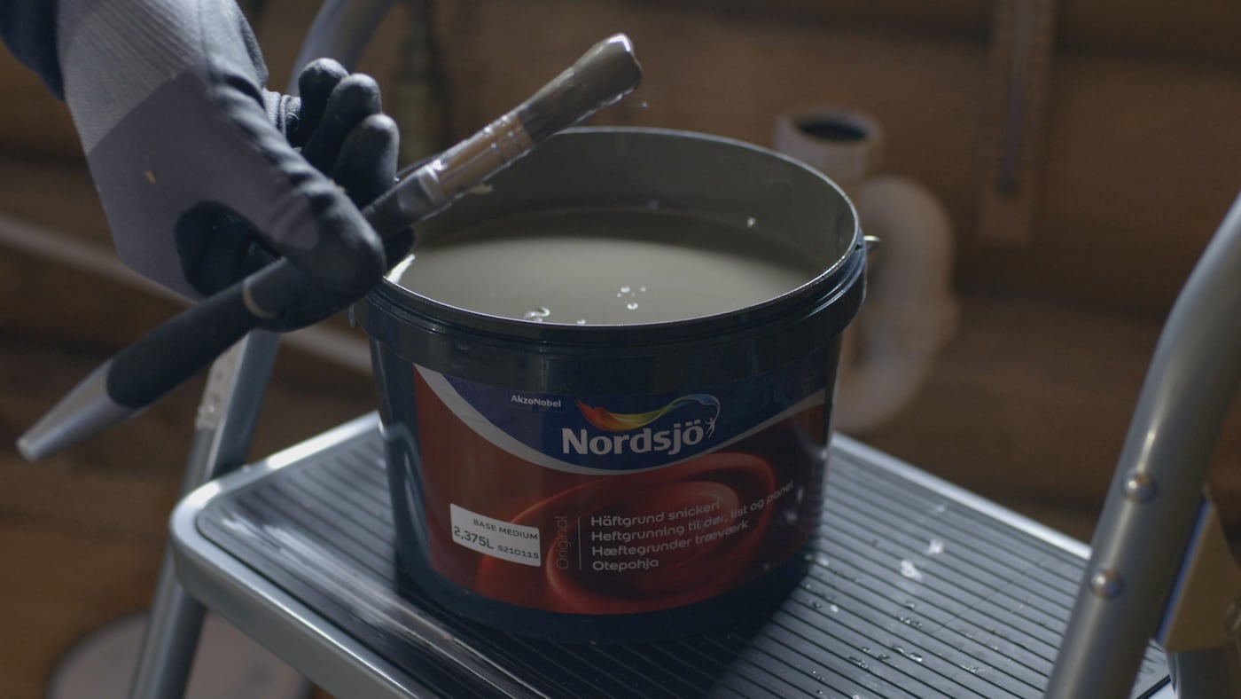 eventyrlig-oppussing-grunning-av-treverk-inne