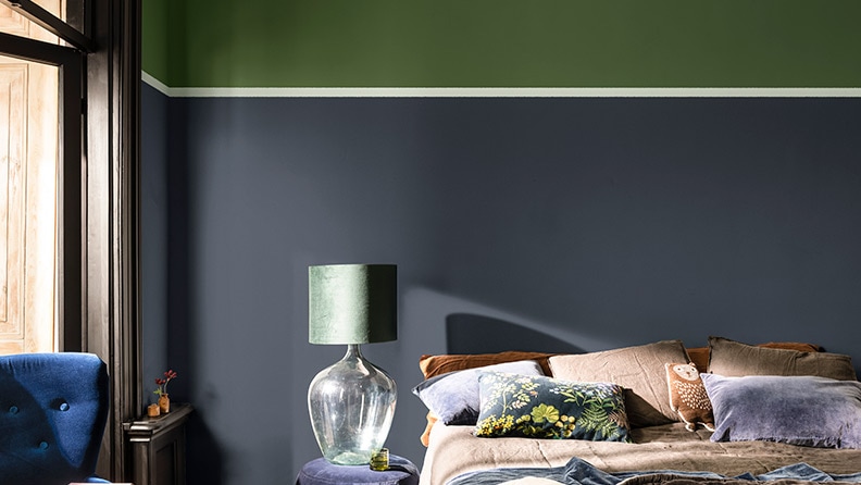 Komplementære-farger-i-blått-og-grønt-på-soverommet