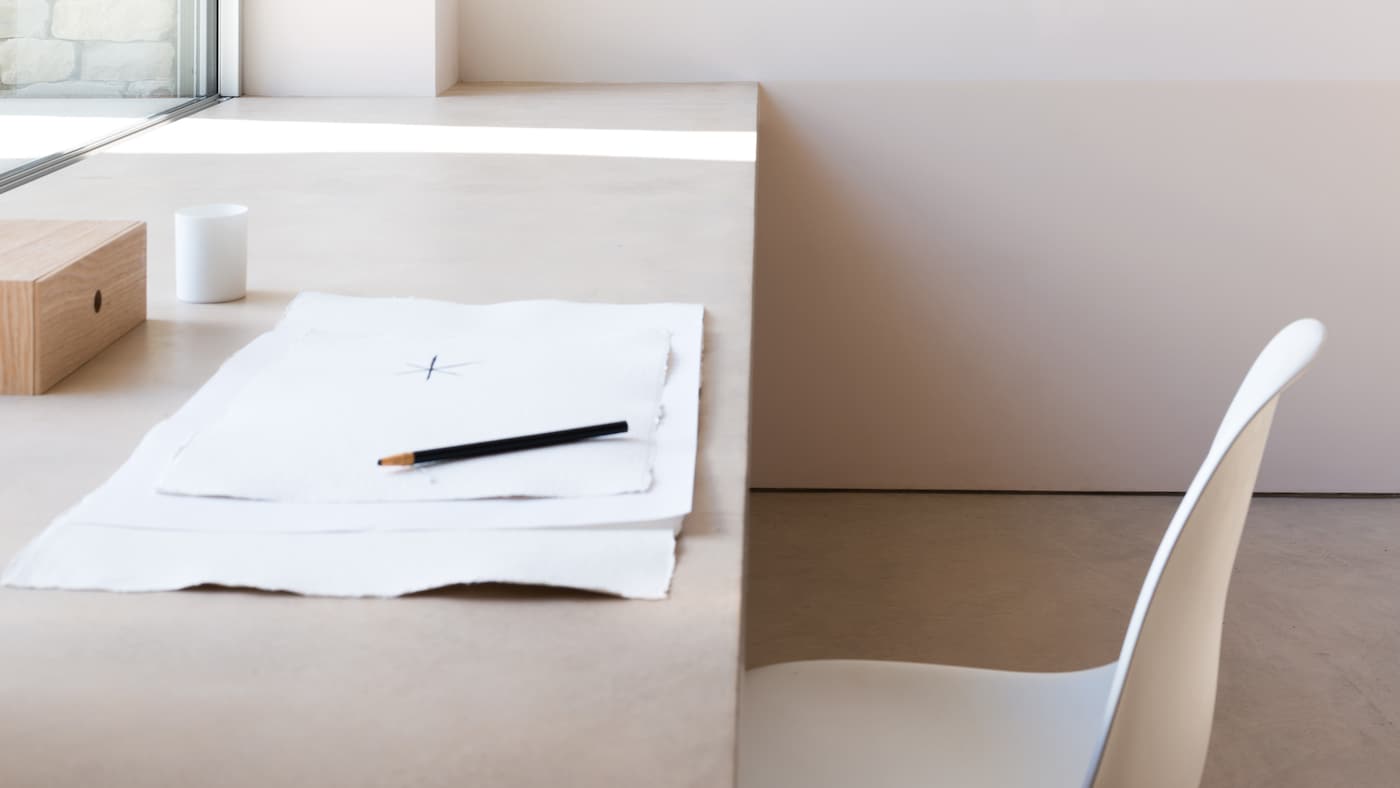 Å velge en farge med høy glansgrad er en utmerket måte å få lyset til å reflekteres tilbake inn i rommet – rosa farger fungerer utmerket