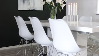 Kontraster og blå vegger hos @hvitelinjer