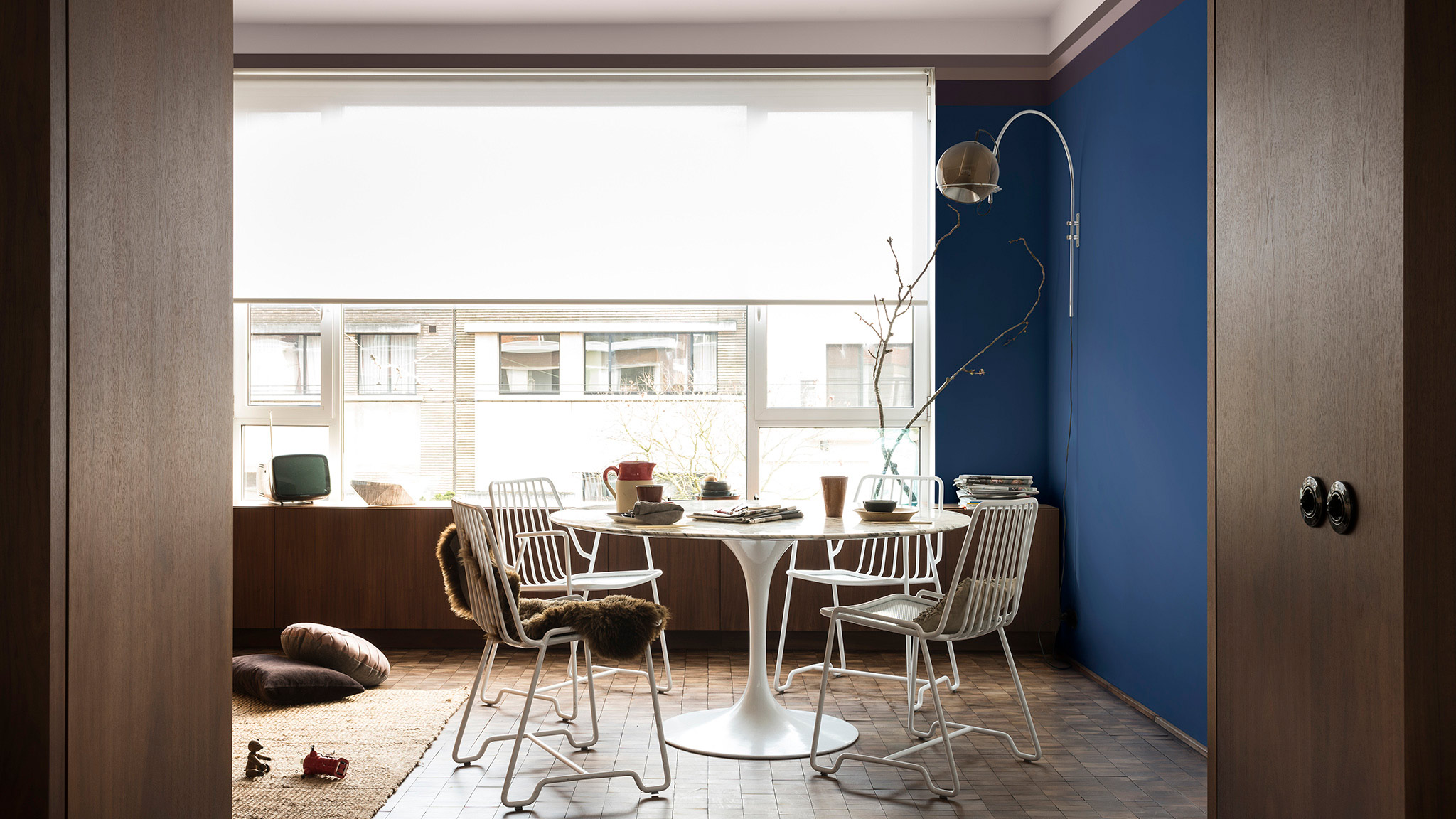 Mal spisestuen i en naturlig fargepalett