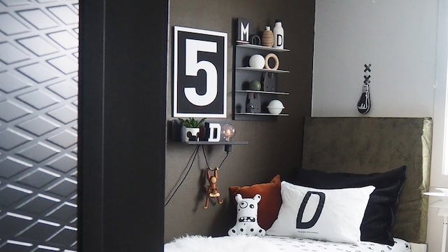 Hvitelinjer lionheart malt batman paa barnerom