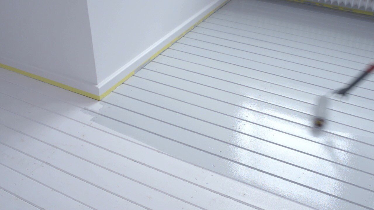 Gulvmaling og rulle med langskaft