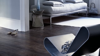 Slik beiser du gulvet mørkt