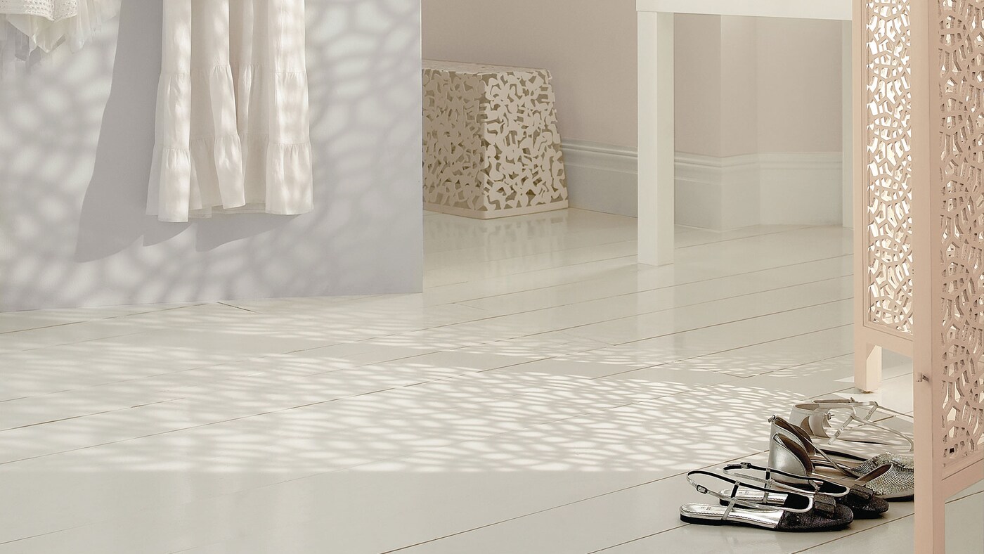 Kalksteinsgrå farge på gulvmalingen