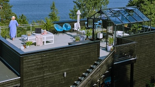 Sorte, mørke grå og brune husfarger