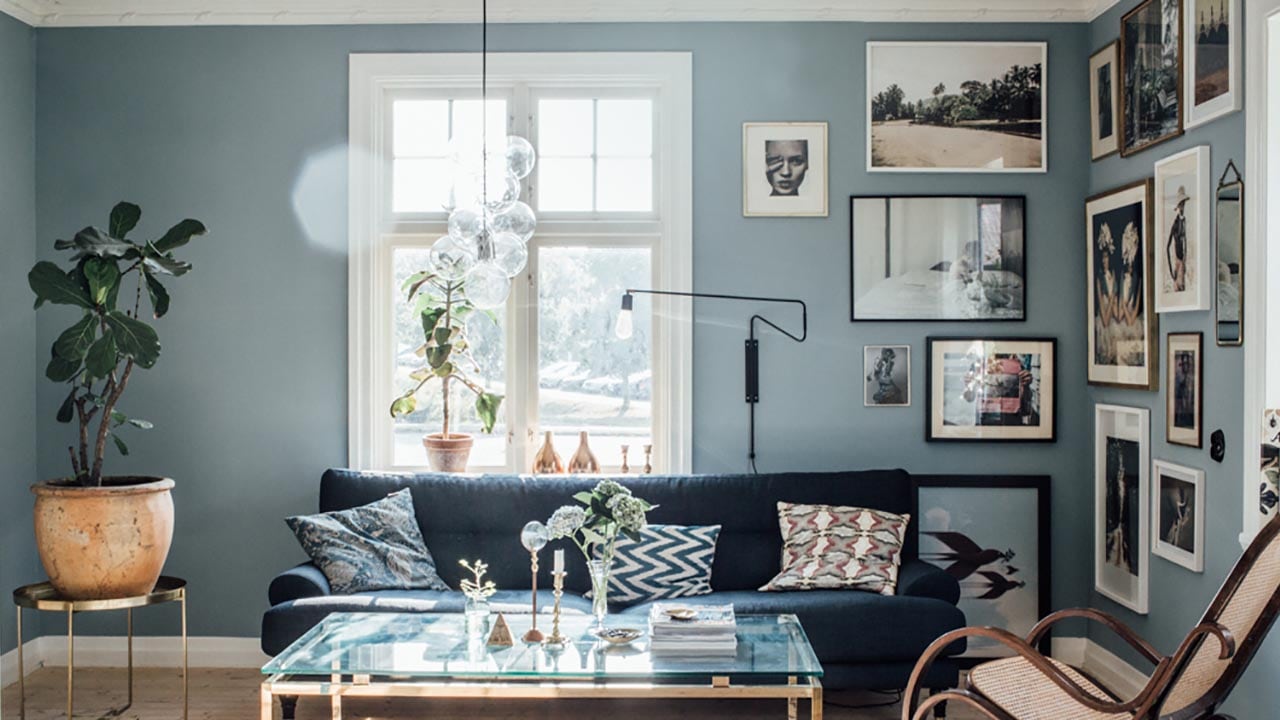 Blå farge på stueveggen hos @krickelin