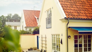 Tryll med farger på huset