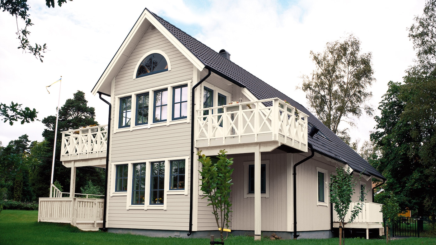 hus malt i farge grå