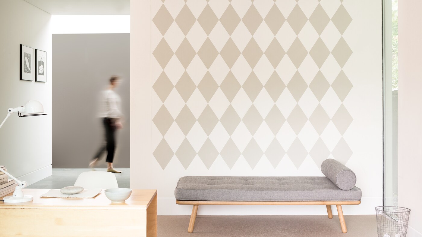 Hvis du virkelig er i et lekent humør, vil grafiske diamanter eller fargerike fargefelt passe utmerket for å gi designerstil.