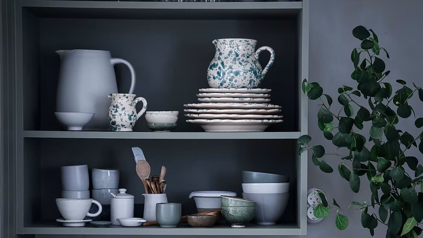 Grønnmalt kjøkkeninnredning med beste kjøkkenskapsmalingen