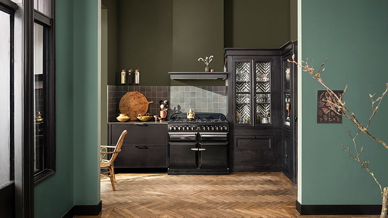 Dra fördel av det naturliga ljuset och välj bleka toner som kommer att studsa tillbaka in i rummet och skapa en ljus och luftig känsla