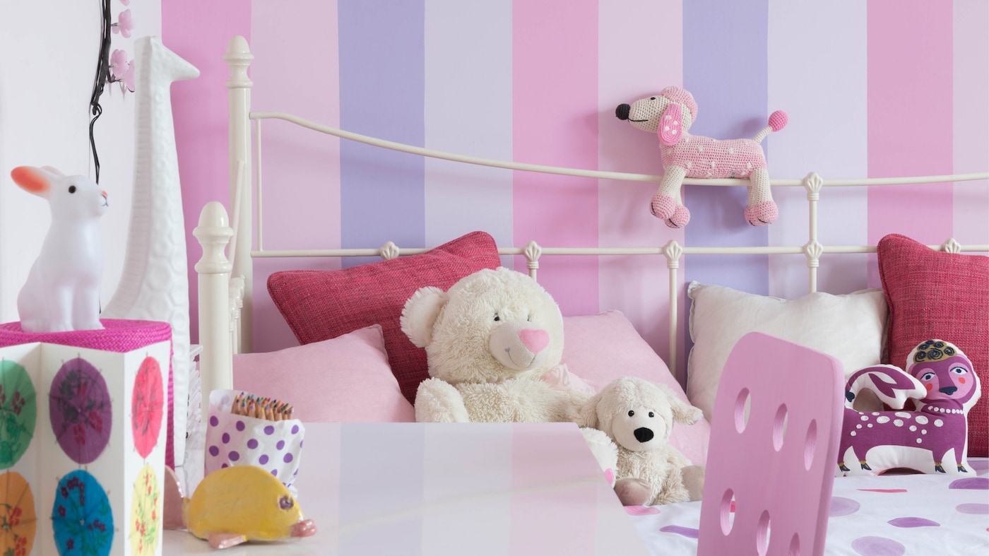 Starka rosa och lila nyanser är varma och passionerade. De blir effektfulla när de kombineras med svala neutrala kulörer i ränder.