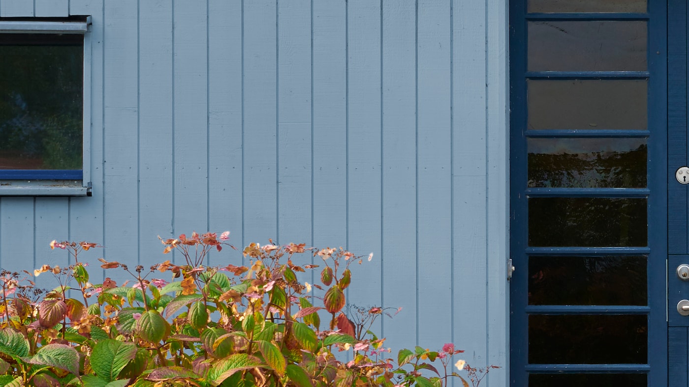 Blått hus- Fasaden är målad i kulören Steel Blue. 