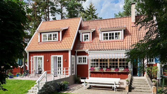 Mal med røde husfarger