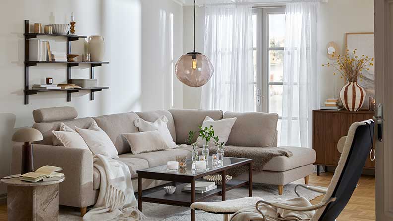 Till vänster ser du den mjuka kulören Mio Sandhav och till höger den varma, gula Mio Sommarlov