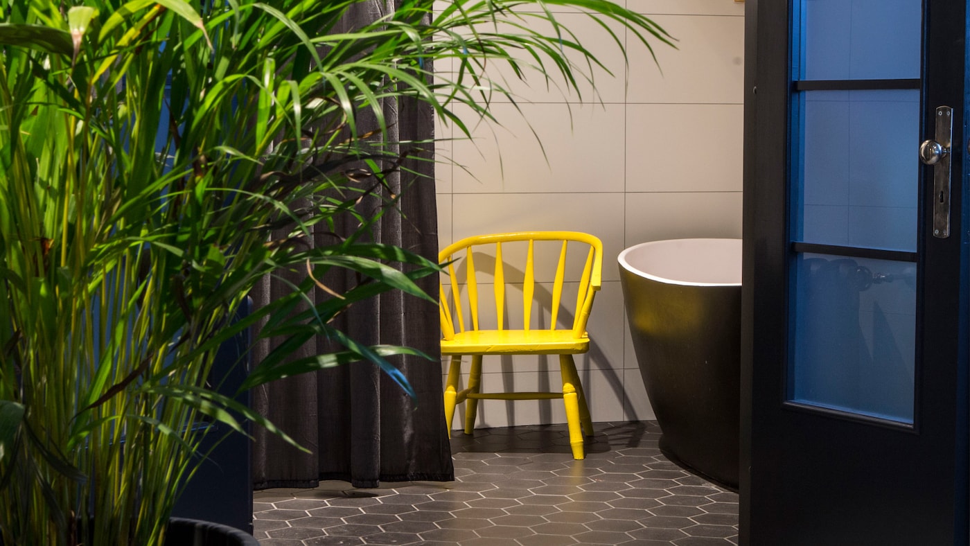 Kollane tool lisab vannitoas mängulisust.