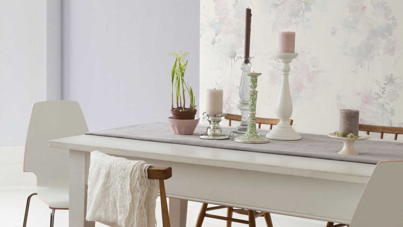 Romantiška ir paslaptinga spalvų tendencija „Secret Garden“ tobulai tinka kuriant namie raminančias erdves. 
