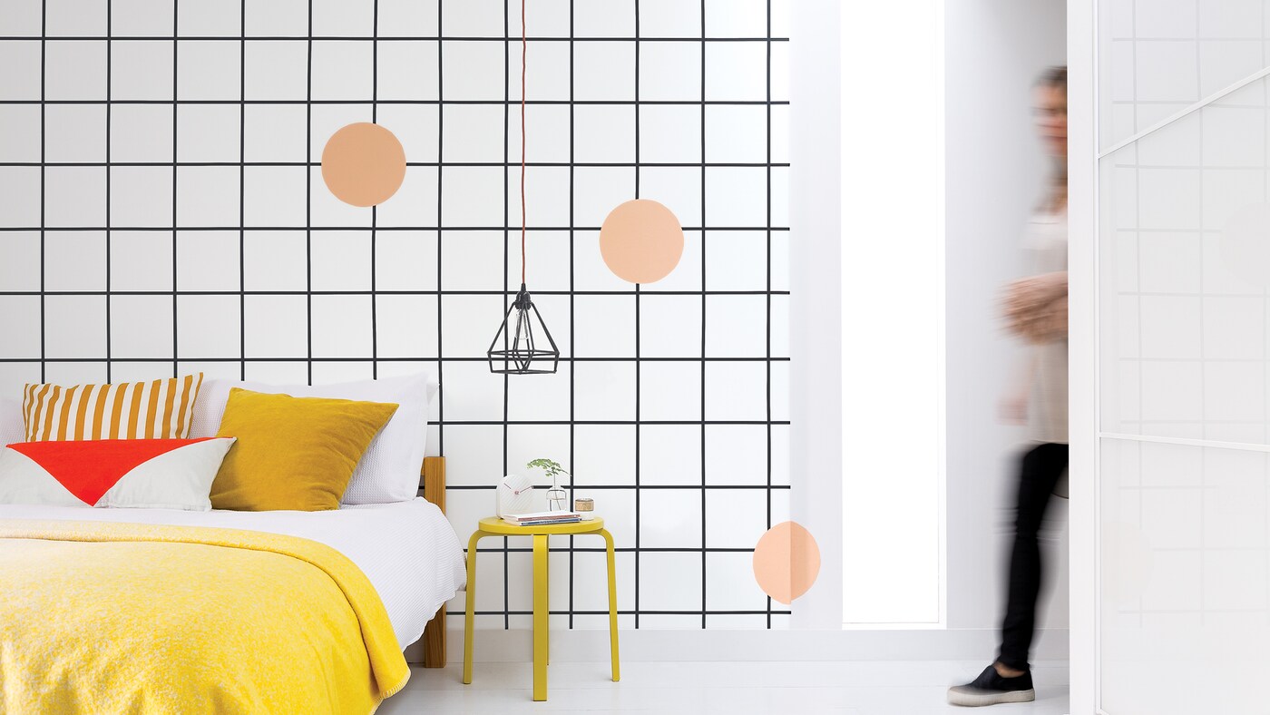 For a contemporary decorating idea with an edgy vibe, you can’t go wrong with a monochrome grid. 