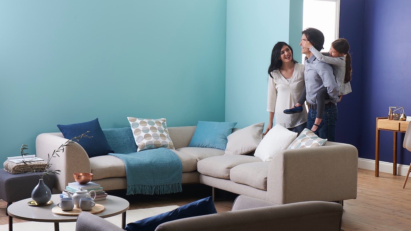 Clever use of colour will help you transform an unloved living room into a inviting space that’s perfect for entertaining guests, or putting your feet up with the family. 