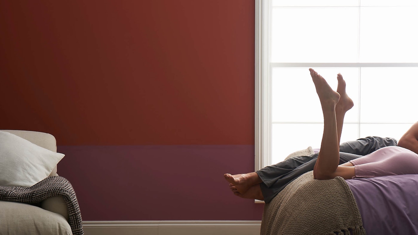 A fun and flirty bedroom colour scheme doesn’t have to mean florals and frills. Try our romantic and modern bedroom ideas to put the thrill back into your walls.