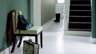 Blend green colours for an elegant corridor