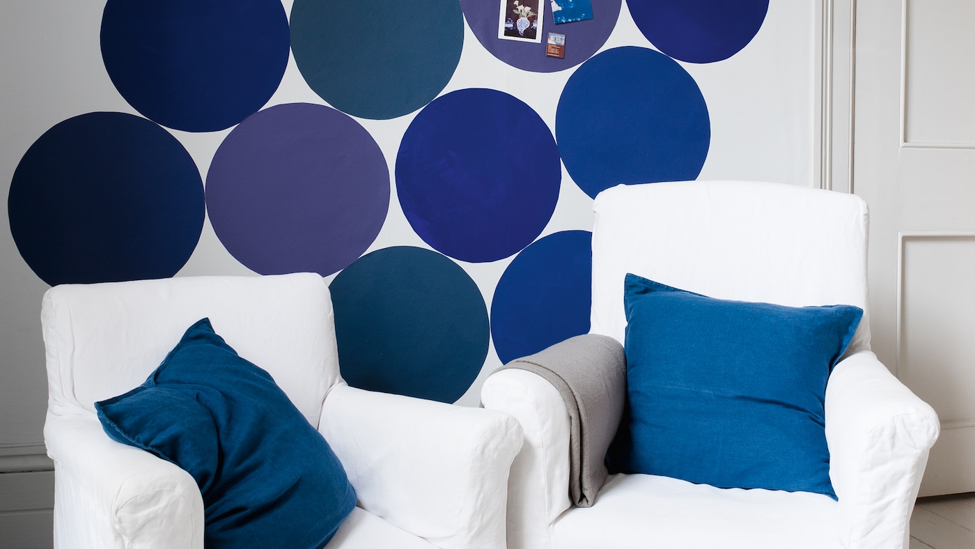 Blue circles painted on the wall create a fun focal point.
