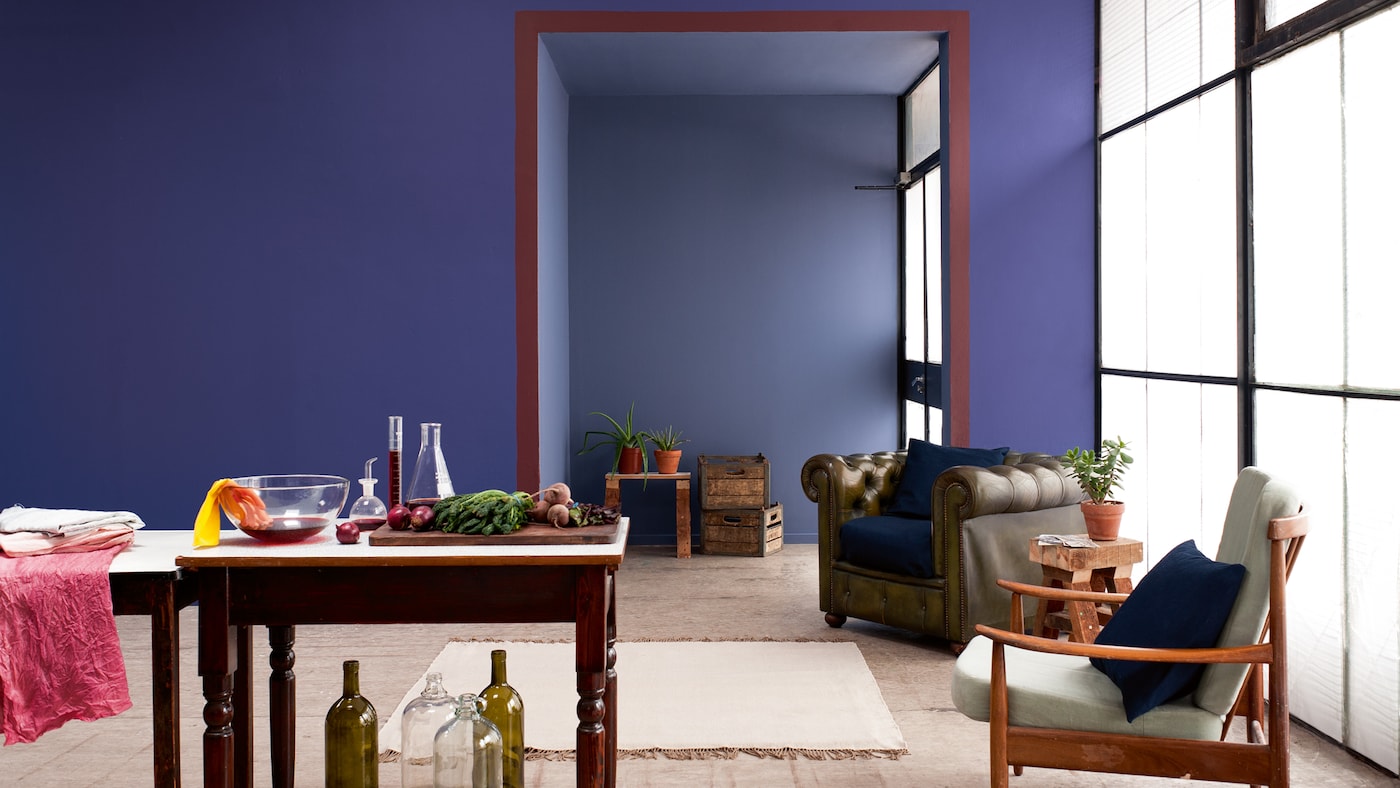 Warm blue matched with earthy red creates a natural harmony.
