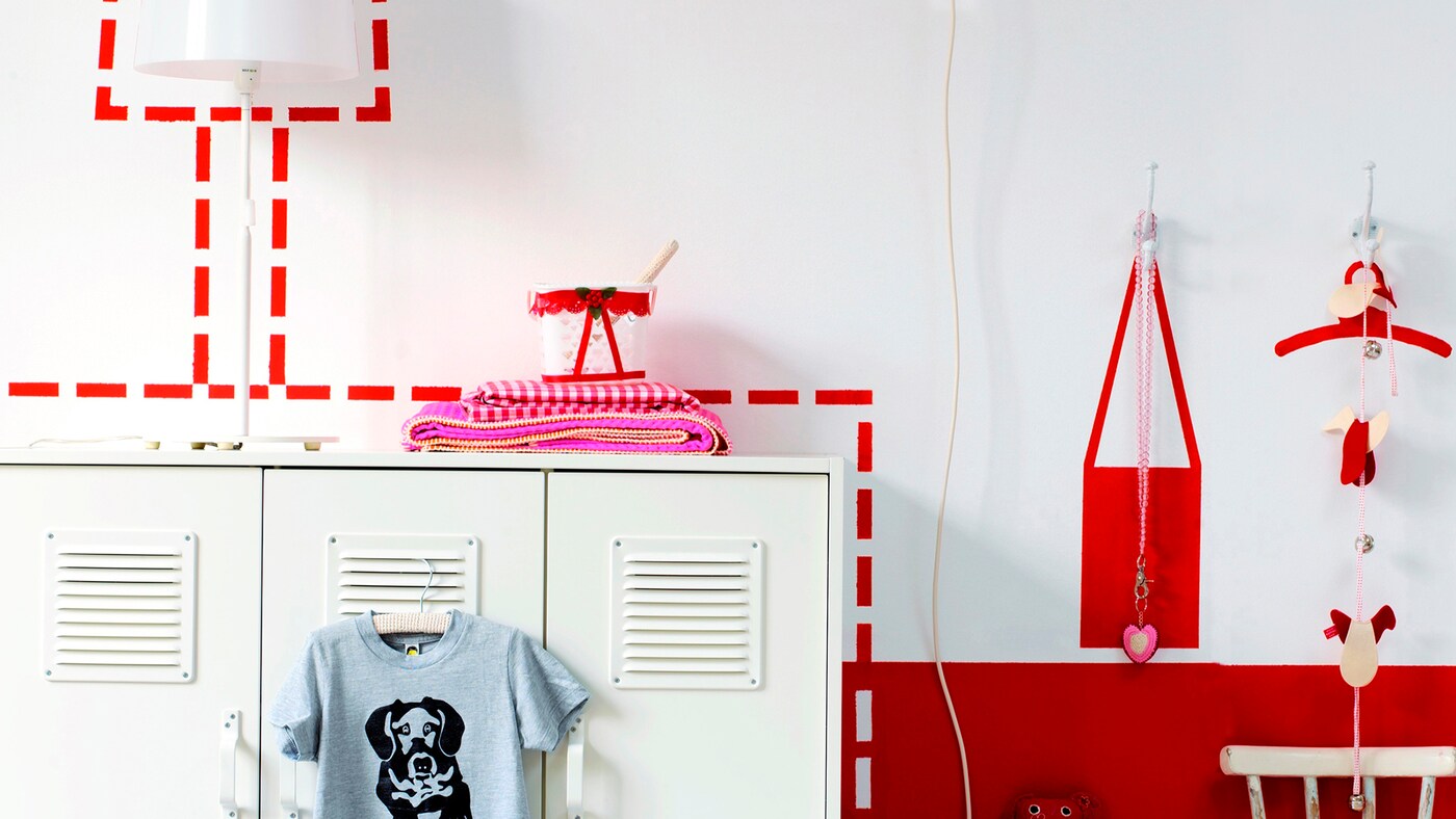 Minimise wear-and-tear in your kids’ bedroom with hard-wearing paint and a few clever colour tricks.