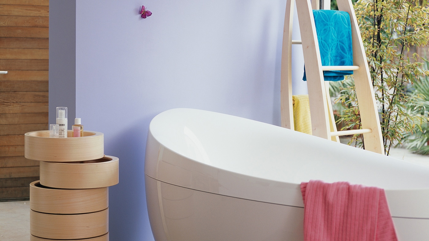 Pops of candy colours fill this bathroom with positive energy.
