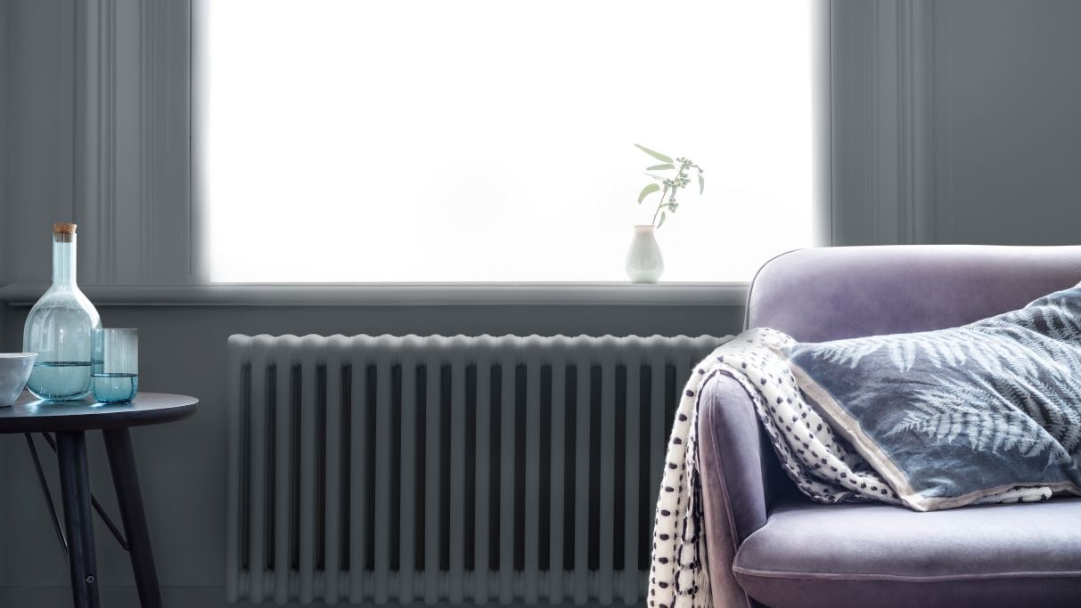 Βάψιμο Τοίχου με Γκρι Χρώμα