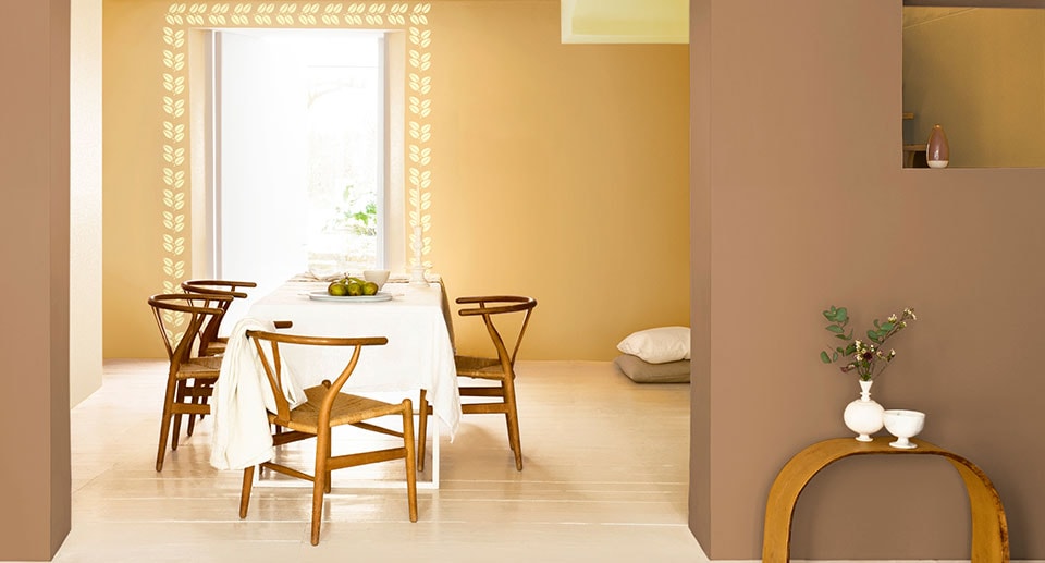 Τραπεζαρία σε γήινες αποχρώσεις