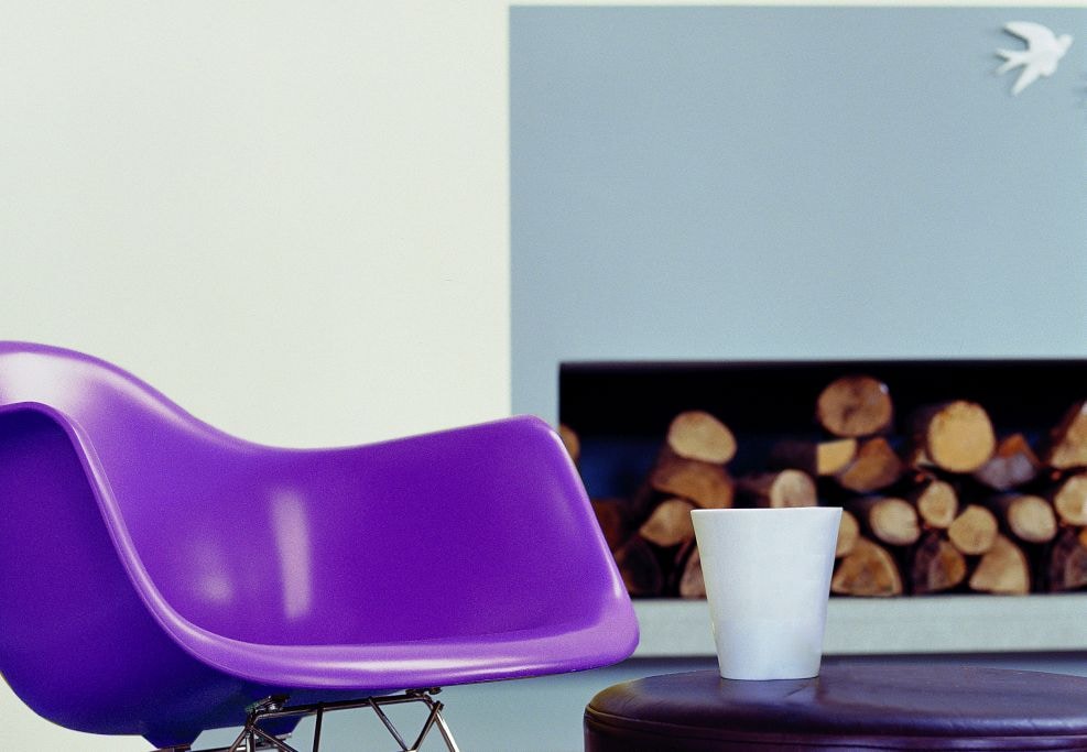 Βάψιμο Καρέκλας με Έντονο Χρώμα