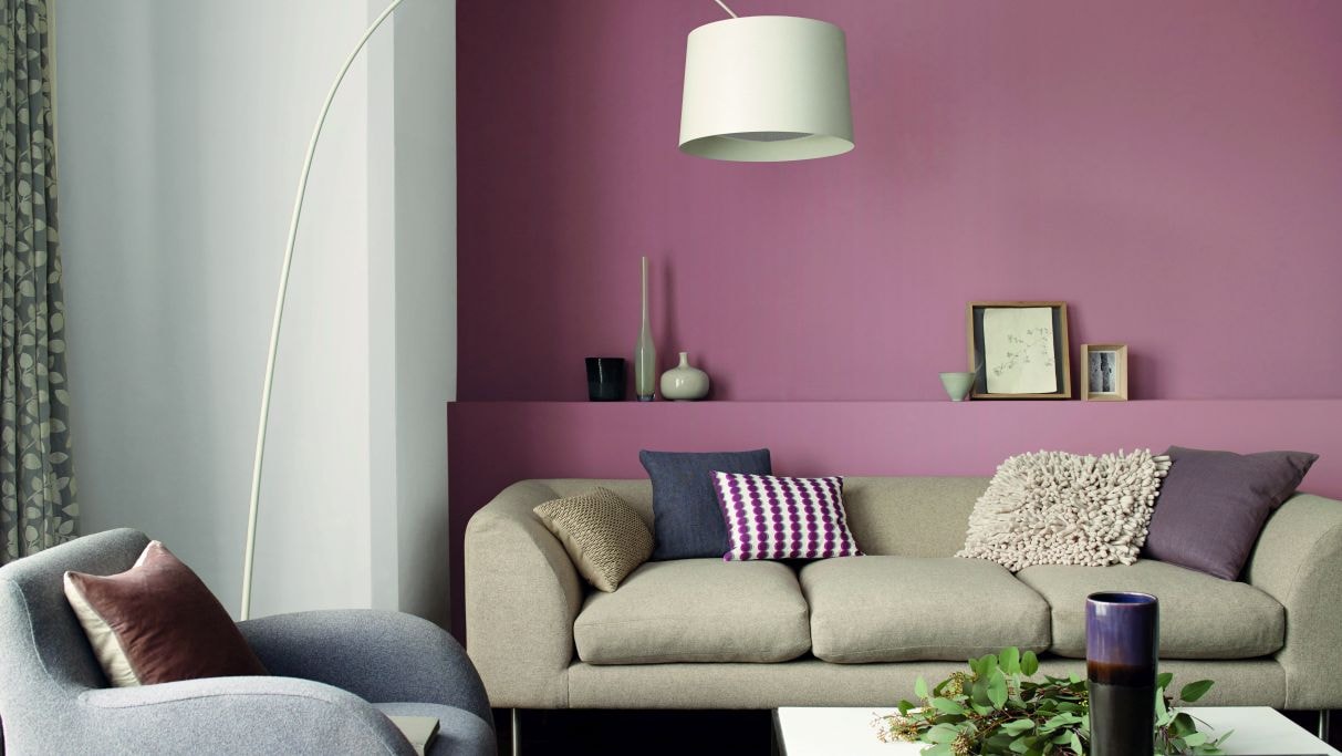 Ροζ Χρώμα στους Τοίχους του Σαλονιού