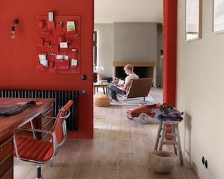 Ενισχύστε το γκρίζο με λαμπερό κόκκινο