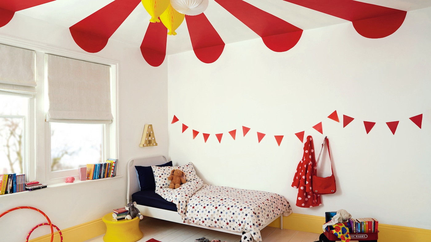 Παιδικό δωμάτιο με θέμα τσίρκο με κόκκινο και λευκό
