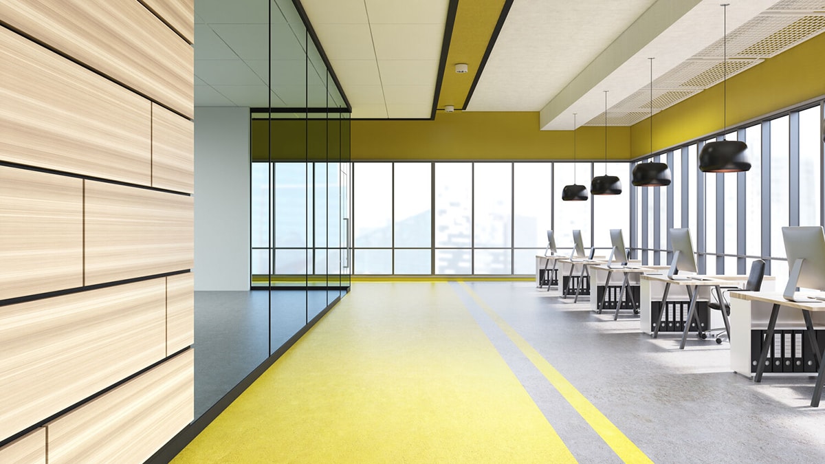 χωρος γραφείων με κιτρινο πατωμα