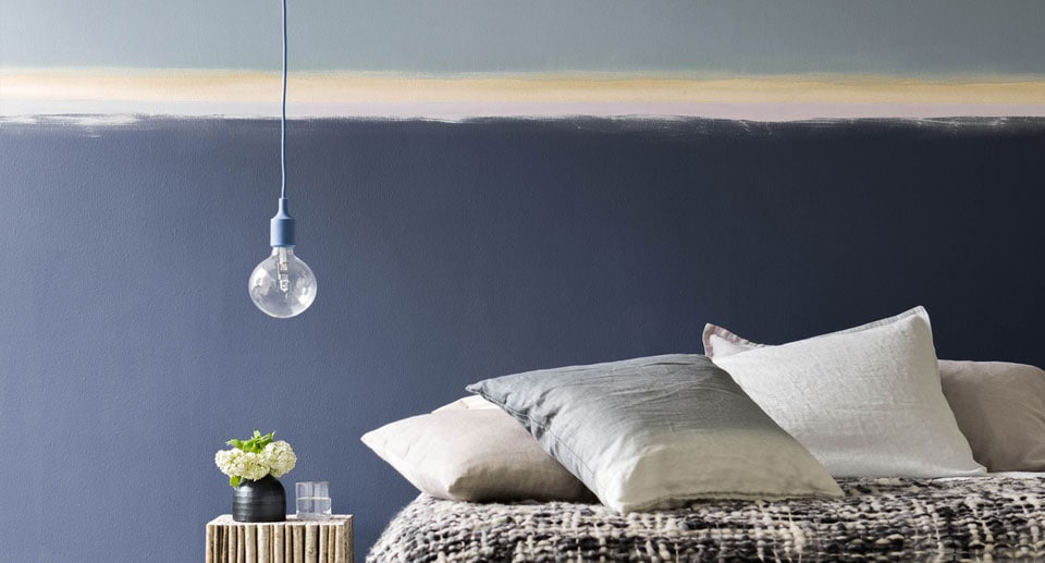 Υπνοδωμάτιο με όμπρε τοίχους σε μπλε αποχρώσεις