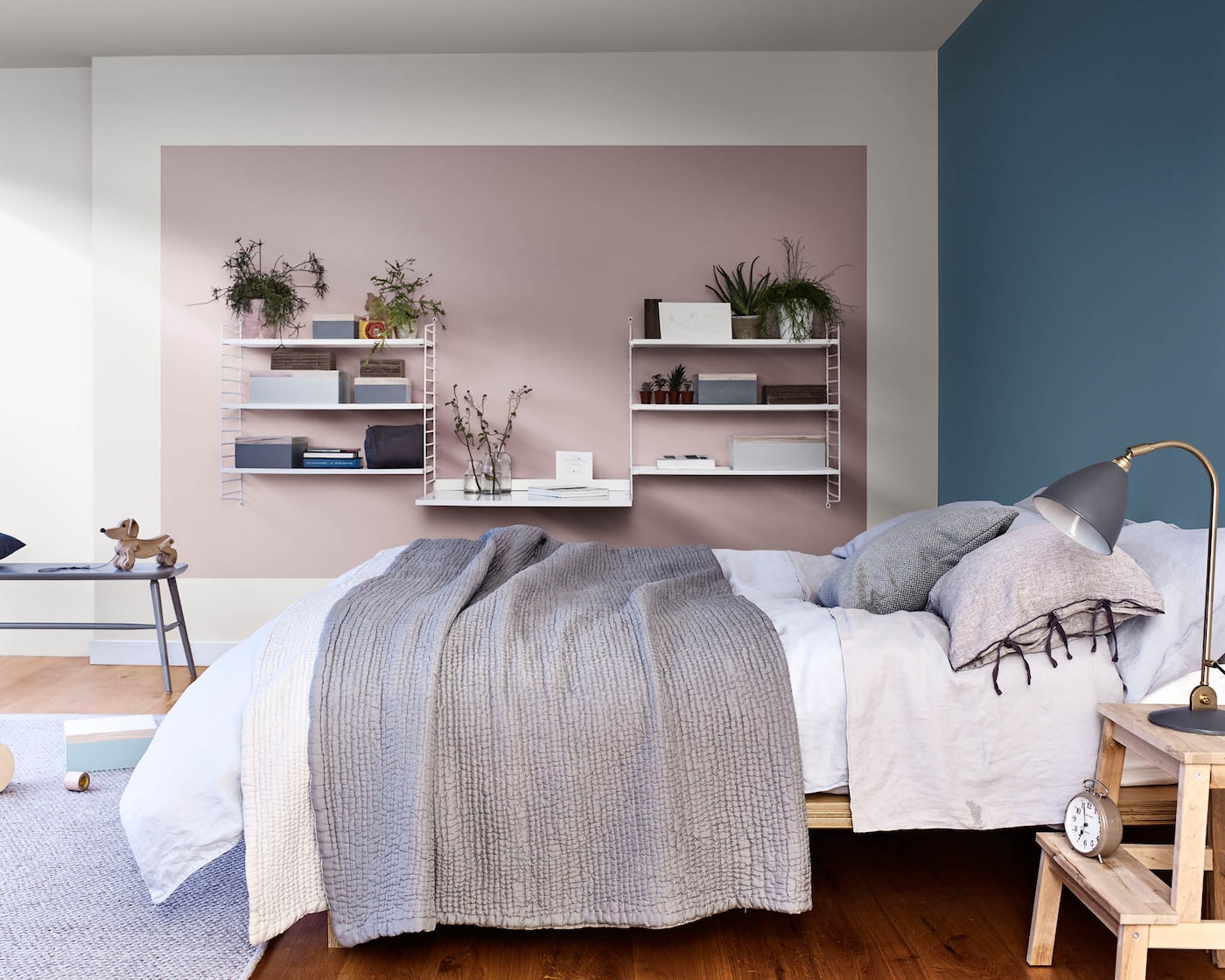 Use blue and Heart Wood to create a relaxed bedroom