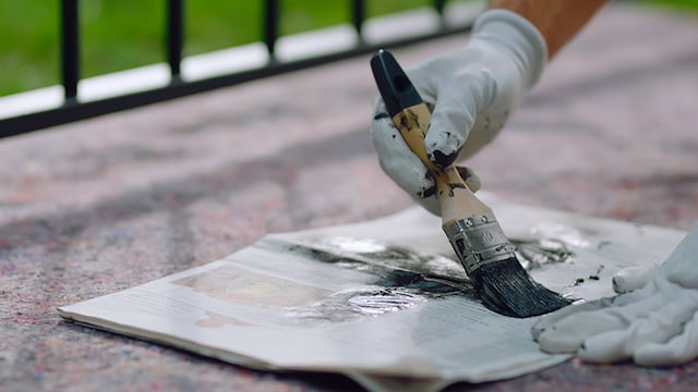 The best way to clean a paint brush