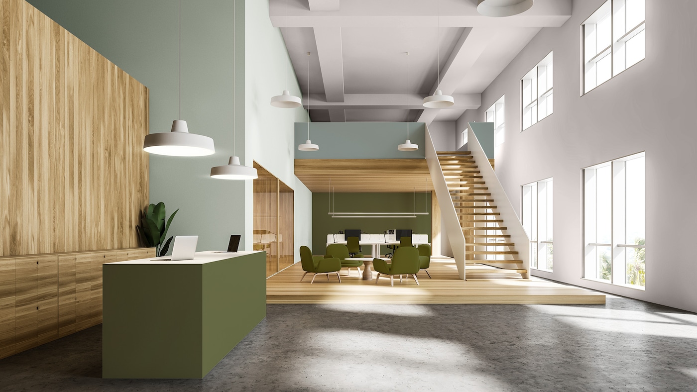 En kontorlobby med vægge malet i pastelgrøn og lyserød. Receptionen er malet i mørkegrønt.